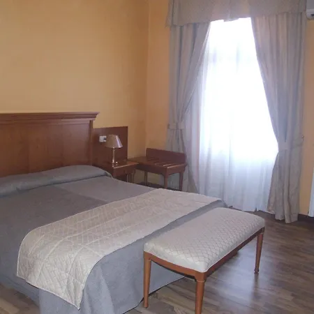 Maderno Готель